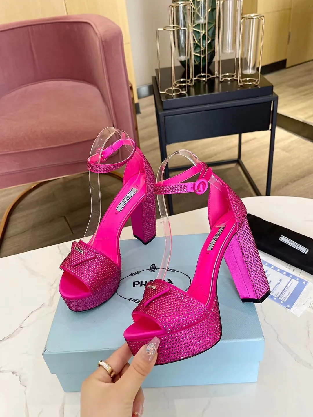 👟👟Ex-factory price 600👟👟 (imitation leather bottom-20) 👉New arrival👈Remove the original board and make a 1:1 replica‼ ️The highest version ✅ Prada's early spring catwalk hot style 😘The latest spring model Thick heel water platform rhinestone series (genuine leather outsole) (simulated leather sole) A must-have for goddesses The upper and the feet are super beautiful 👉The upper is made of imported open-edge beaded cowhide, soft and textured, lining + foot pads, imported sheepskin, breathable and comfortable, private model water platform, heel platform 3.5M, heel height 11.5M Code number 35M-39M (34 40 414243 (custom-made, non-refundable and non-exchangeable)